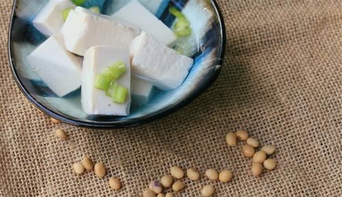 别一说补钙就是喝牛奶、吃钙片!有5种食物也是“补钙高手”