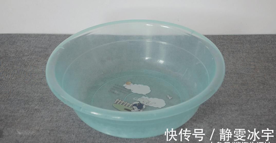 厨房抹布又脏有油难清洗 教你一招用它泡一泡, 抹布比毛巾还干净