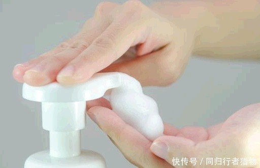 3类喂养痘痘的洗面奶已“上榜”,越洗痘痘越多,你还在用吗