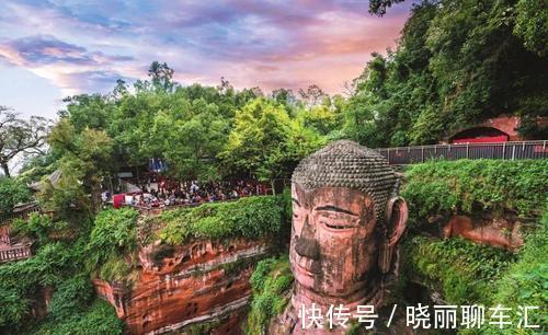 钵钵鸡|乐山大佛：壮观又和蔼，在四川静静伫立