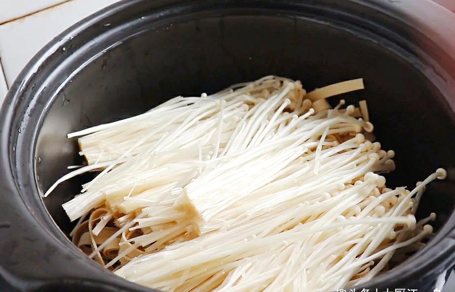 草鱼怎么做才好吃？这样一次炖一锅不嫌多，出锅后连汤汁都不剩