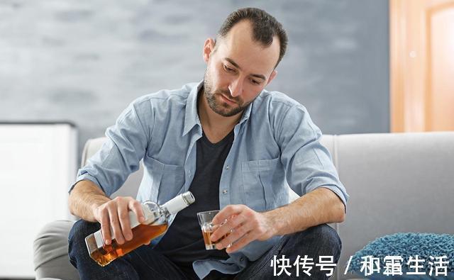 生活质量|5个行为是男性衰老的“加速器”，烟酒还能戒，排第一的不好办