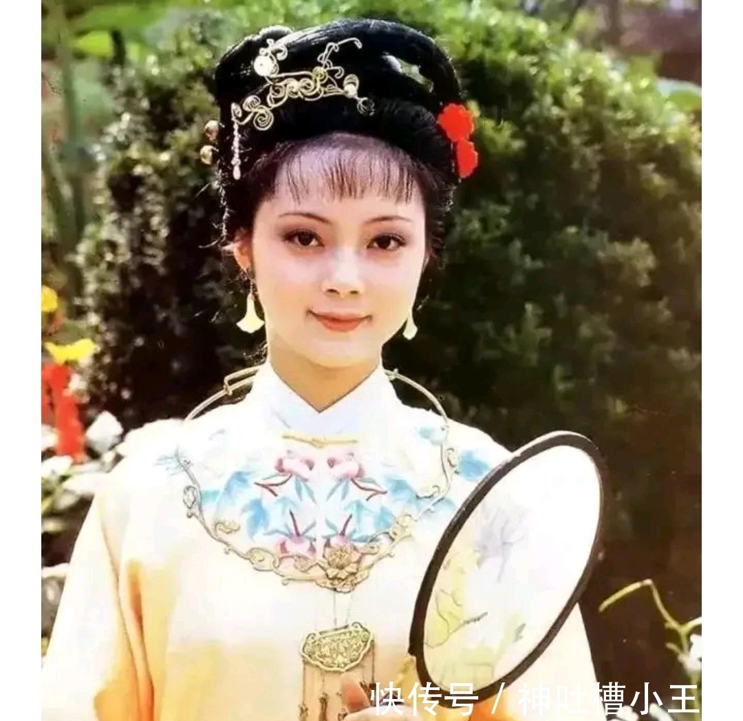 凤姐儿&贾母为薛宝钗过15岁生日,细节中,透露着二人冰冷的互不在意