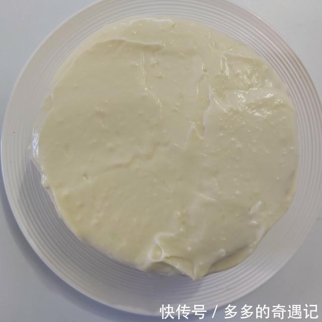 玉米淀粉|爆浆椰浆芝士奶盖蛋糕,切开一小口,竟然还是爆浆效果