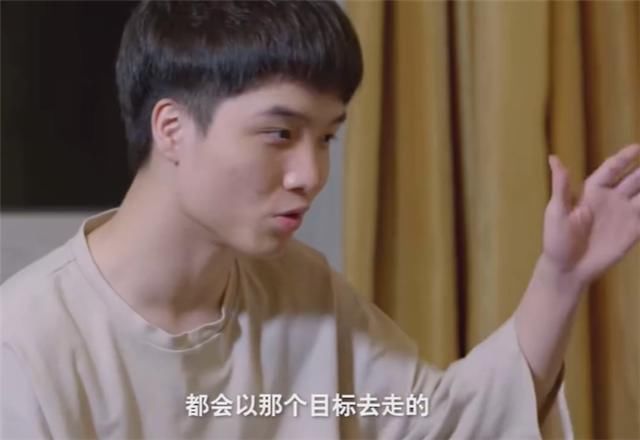 uzi|RNG新纪录片名只有一个字，却让粉丝破防，uzi退役后对战队说想上场