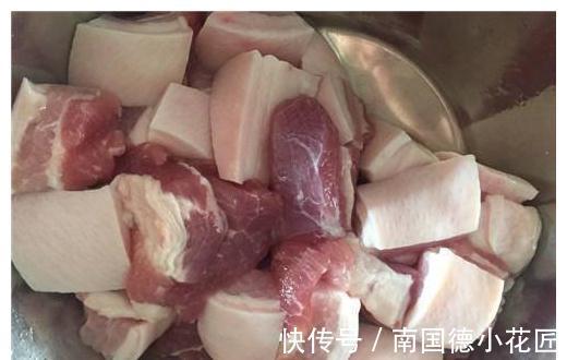 秋季吃板栗，和它一起吃，红亮软糯，拌米饭最好吃，老妈差点吃撑