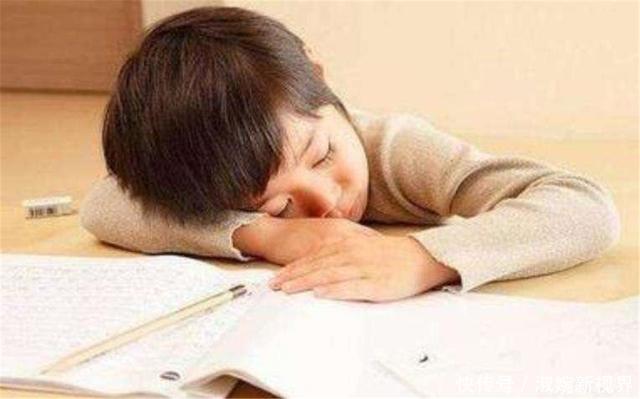 小学生罚抄“足”字,没想到写出了“灵魂”,老师:再抄100遍