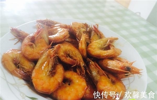 好吃|烧虾的小技巧,只需加一步,入味又好吃,家人都抢着吃