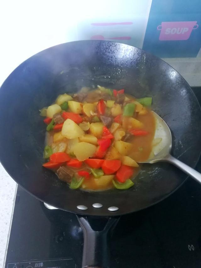 我和孩子的午餐简单做，八样食材一锅煮，端上桌，孩子却说太丰盛