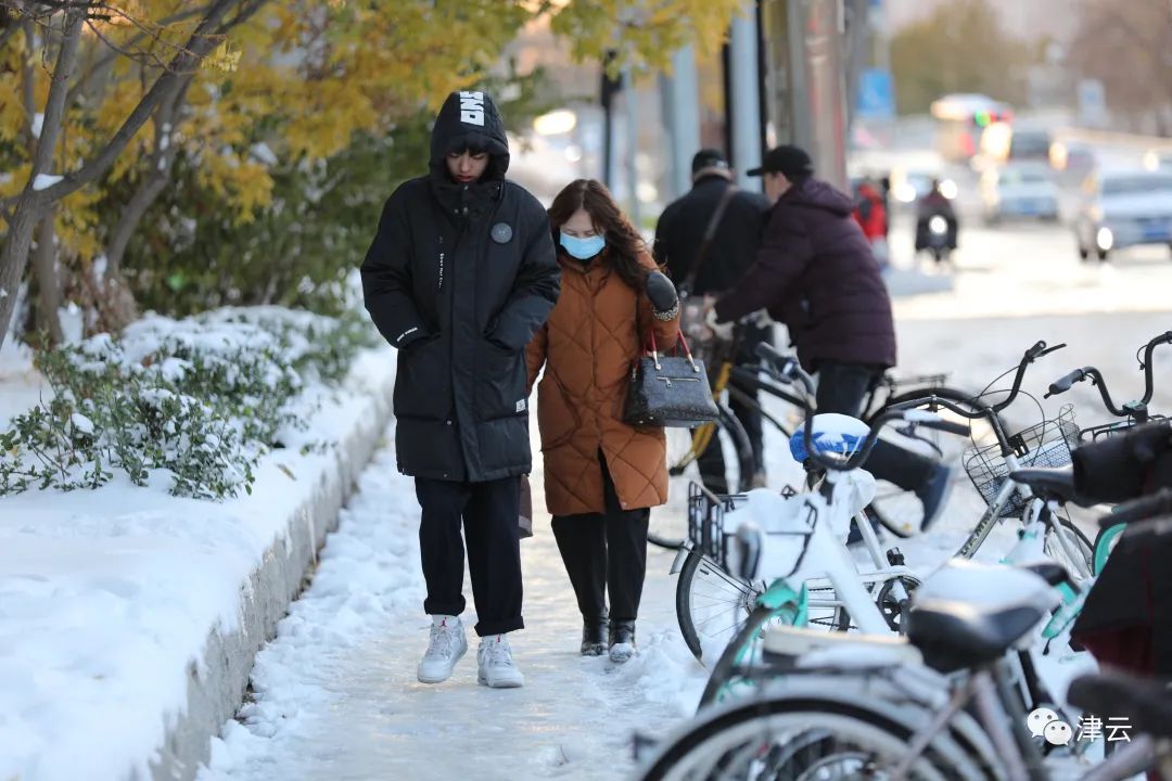 行车|天津雪景图“到货”！路面情况怎么样？高速、公交受影响吗？