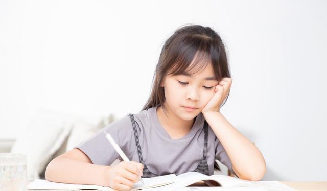 老师|男孩罚抄“罗”字火了,每个字都如梦似幻,网友这字有灵魂