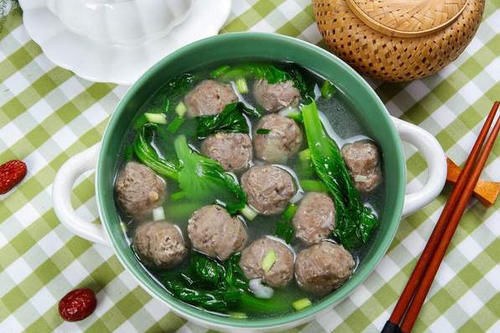 丸子|做肉丸子，大厨教你一招，多放1味料，丸子Q弹筋道，汤鲜味美