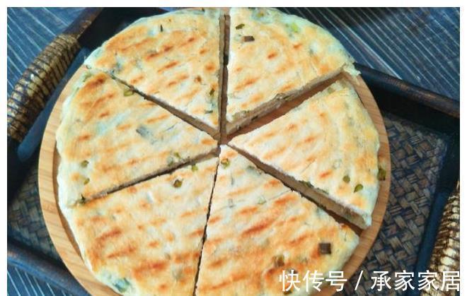 小葱|懒人早餐饼火了,面团一和,加把葱花,外酥里嫩,比吃油条香