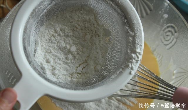 不开裂不回缩的酸奶蛋糕,注意2个细节,你也可以完美驾驭