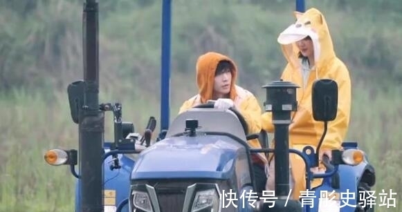 紫姐|张艺兴彭昱畅掌厨,黄磊闲不住就想帮忙,黄渤:他是不是手欠呀