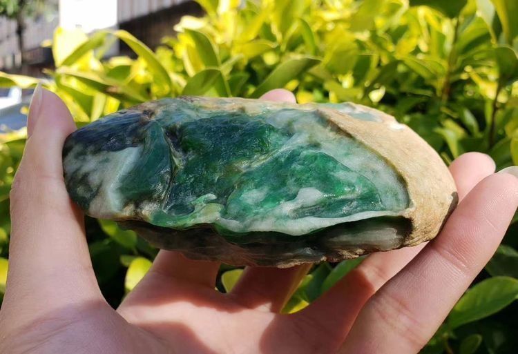 原石|赌石行家的绝密技巧一如何判断翡翠原石的真假