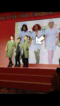 |搞笑GIF:今天周六 带女朋友去海边看看海