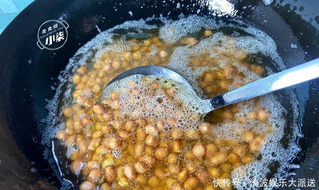  花生米|炸花生米时，好多人先放油都错了，多加这一步，放一周都不会潮