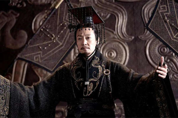 史家!史湘云全家做针线,是穷困潦倒?贾母在枕霞阁的生死劫:打脸宝钗