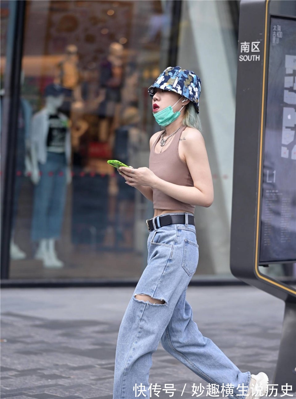 牛仔裤 直筒牛仔裤搭配,年轻姑娘喜欢的风,穿出大气的感觉,也不容易