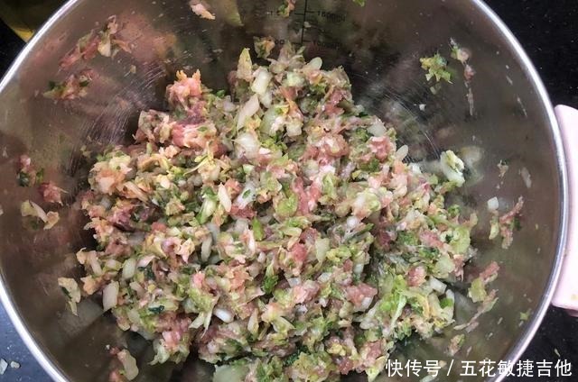 不停|冬天饺子最爱这个馅,比韭菜香多了,一口一个吃不停嘴,特解馋