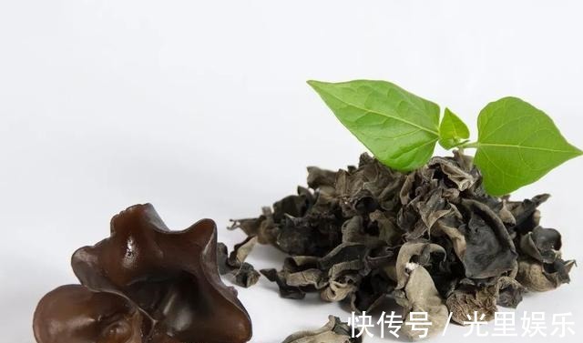 瘦肉|木耳和瘦肉一起炒,补血效果显著!今晚试着给家人做做