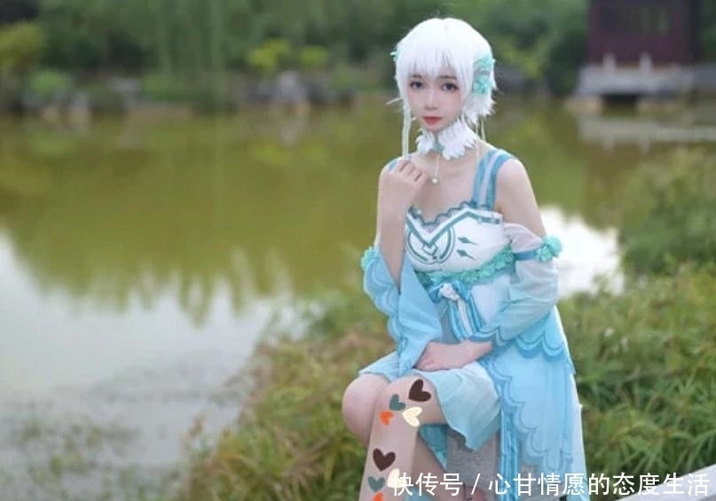 小脚丫|小姐姐光脚cos言和,灵动的小脚丫,意外走红网络