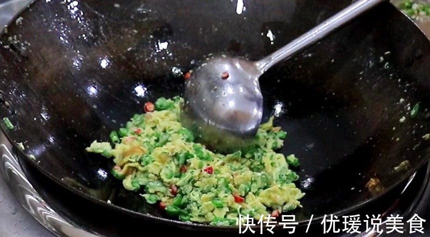 这才是线椒炒鸡蛋的正确做法,鸡蛋全部裹在线椒上,比饭店还鲜嫩