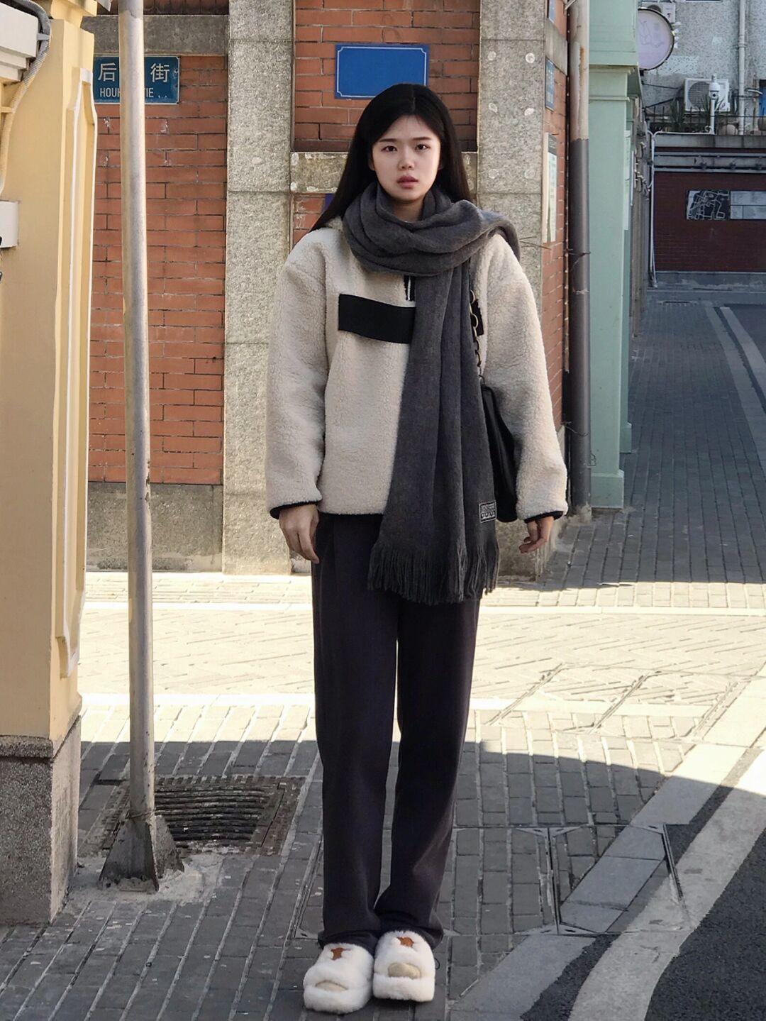 毛衣|圣诞节穿什么?我都为你搭配好了,红色毛衣+格子半身裙,浓浓的氛围感!