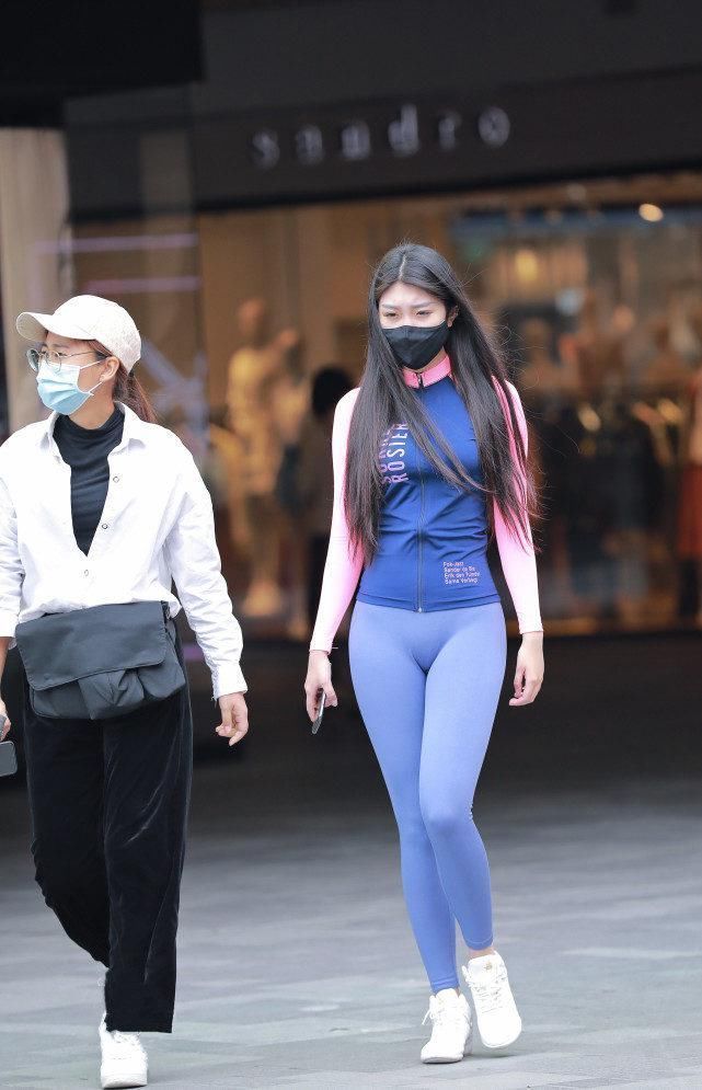 卫衣|夏日好穿搭系列1修身防晒的运动卫衣+瑜伽裤，尽显优雅好身材