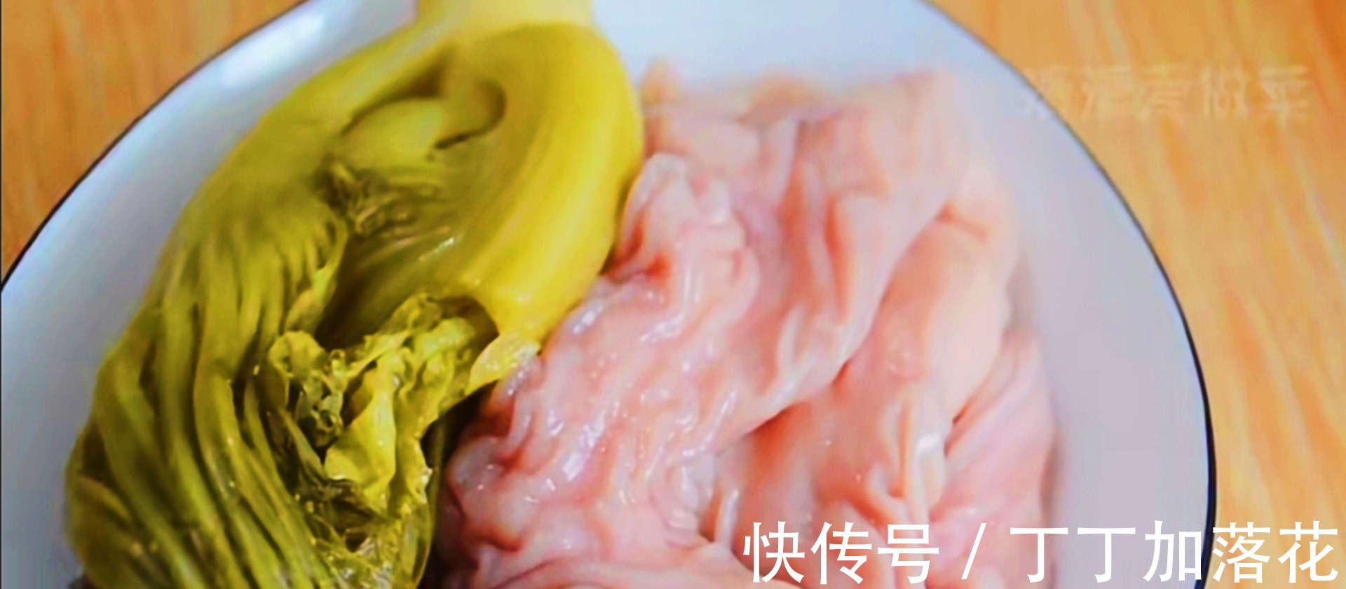 大厨分享大肠炒酸菜的经典做法,大人小孩一次连吃3大碗米饭!