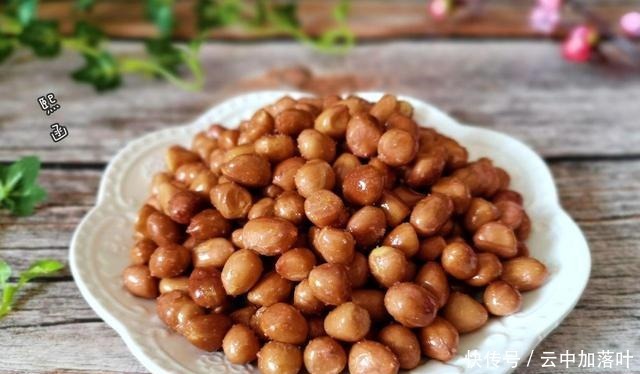 炸花生米，不能急，“牢记1步多加2物”，放7天也不回潮