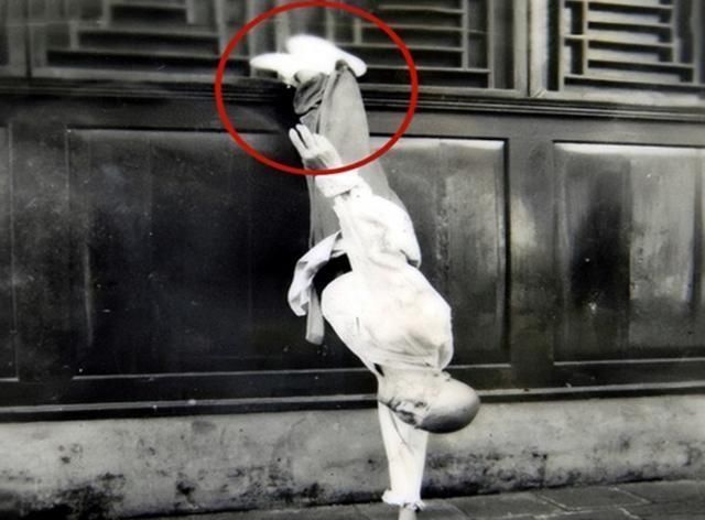 海灯法师77岁凭借二指禅倒立走红,圆寂多年后,徒弟说出事情真相