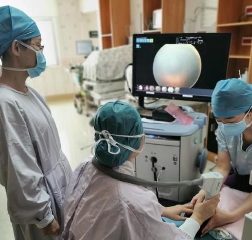 这两类早产儿易出现眼底病变，要尽早筛查