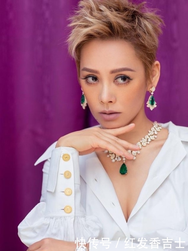 女人涂口红时,这3个“坏习惯”不改,口红再贵还是会掉色沾杯