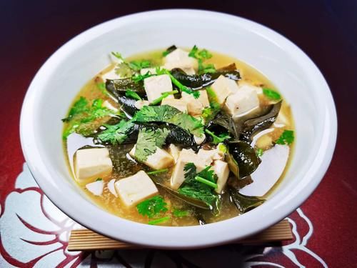 清明前后，除了骨头汤，这4道“春燥汤”多给家人喝，营养降春燥