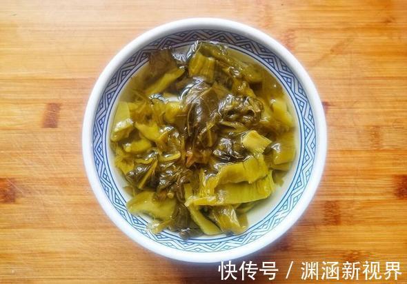 酸菜鱼极简版做法,去掉鱼皮才不腥,腌15分钟更滑嫩