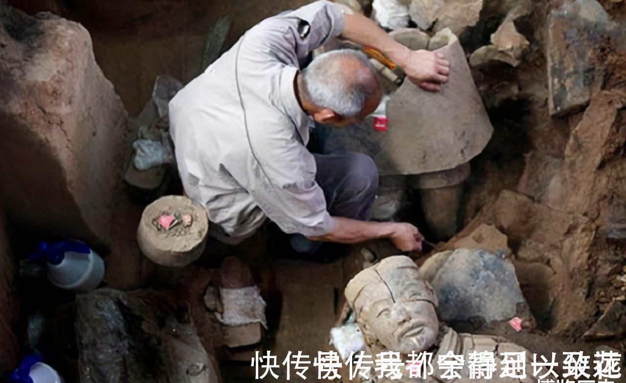 秦始皇|兵马俑是用真人制做的?一具兵俑裂开后,千古谜底被揭开