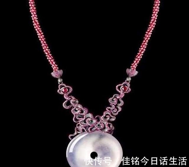 彩云追月@现代翡翠设计,颠覆想象,美不可言!现代翡翠设计,颠覆想象,美不可言!