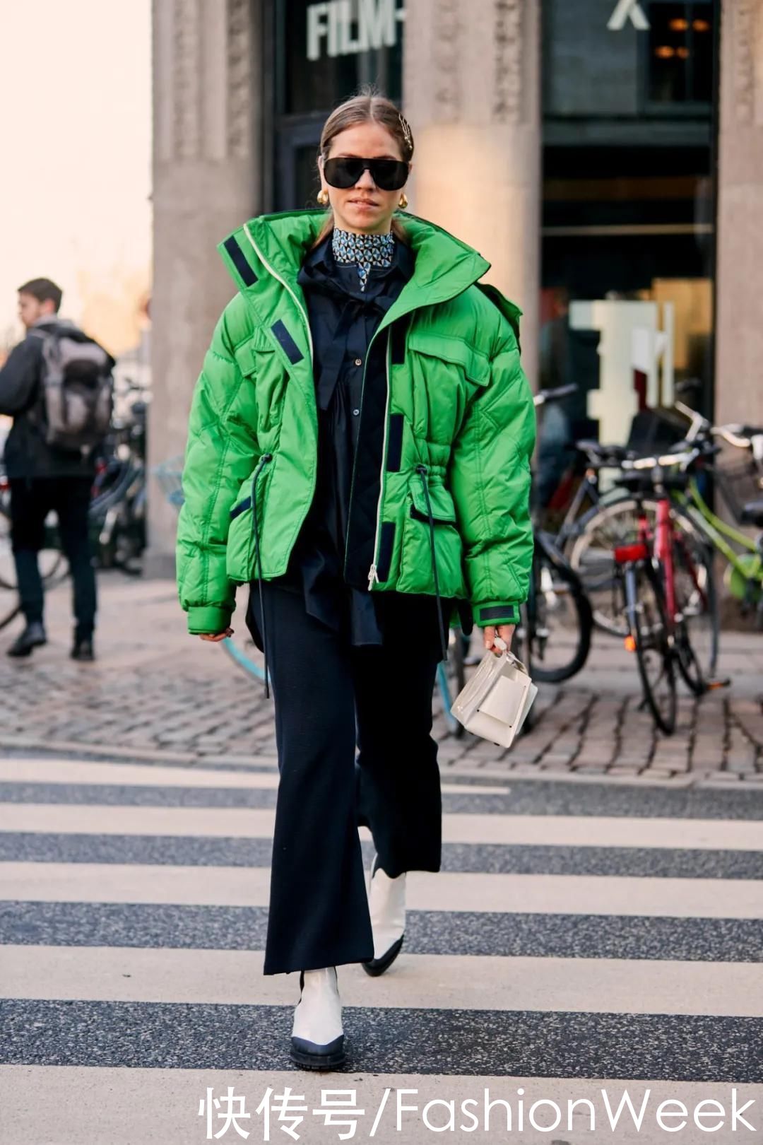 时髦人的秋冬，没点吸睛色彩怎么行