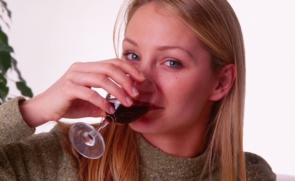 喝酒|喝酒后,脸色发红、发白、发青是怎么回事哪种情况最伤肝