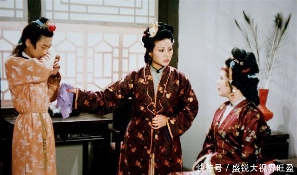 凤姐|凤姐与平儿谈论贾府后事, 王熙凤说了一句不可思议的话!