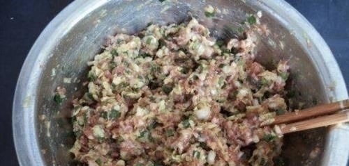做饺子馅时,放这种“油”最香,饺子店传出来的秘方,不学就亏了