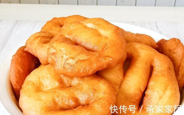 配方|我家祖传三代做油饼配方，好吃又松软，放半个月都不硬，太香了