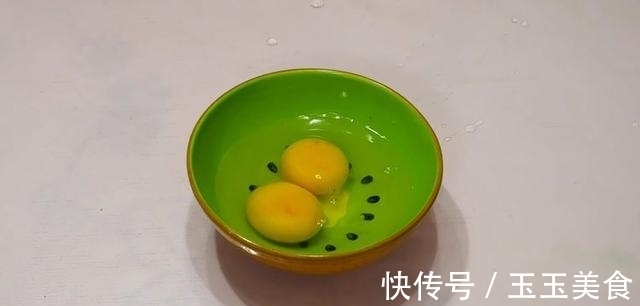 家常菜|萝卜丝更好吃的做法，打上2个鸡蛋蒸一蒸，百吃不厌