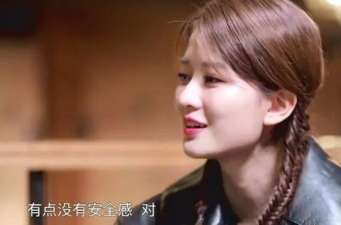 邱瑩瑩|楊紫、蔣欣高度還原《歡樂頌》, 而她無戲可演, 就因為說了那句話