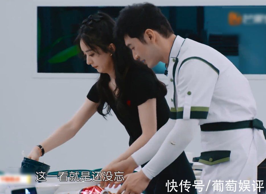 趙麗穎|趙麗穎回歸《中餐廳5》，黃曉明反應(yīng)太搶鏡，兩人關(guān)系如何很顯然