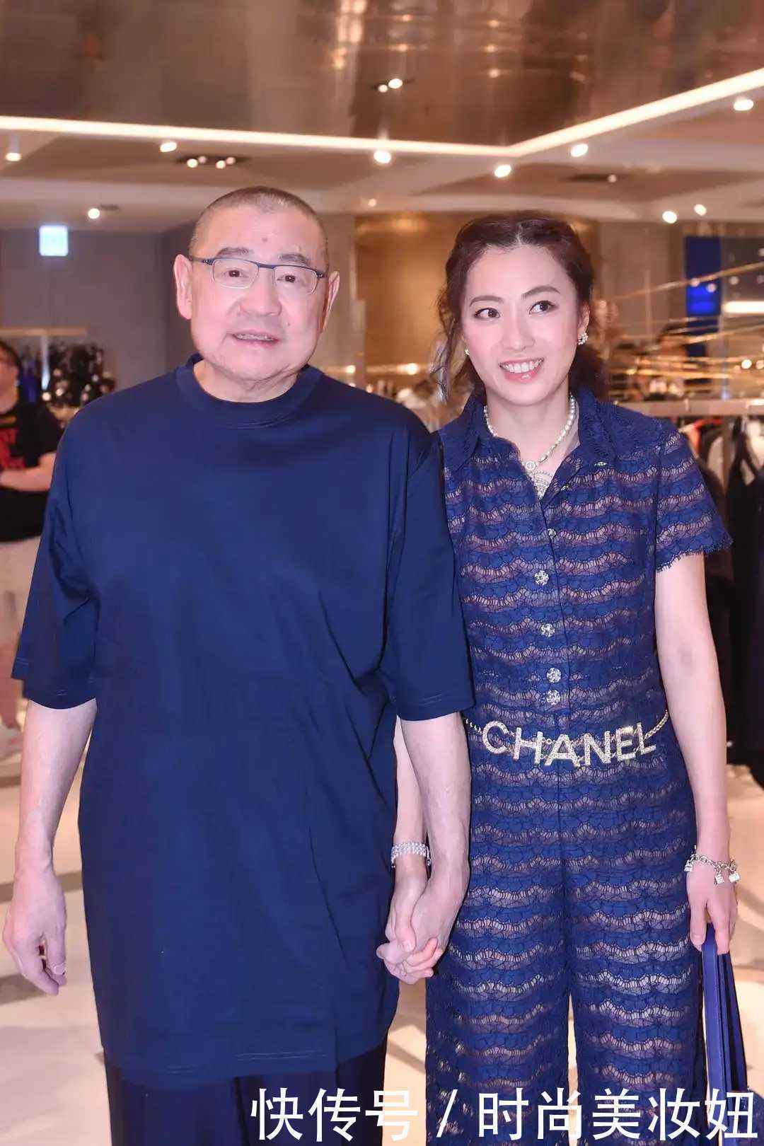 打扮|认真打扮的甘比气质太惊艳,穿小香风配黑色连衣裙,显贵又洋气