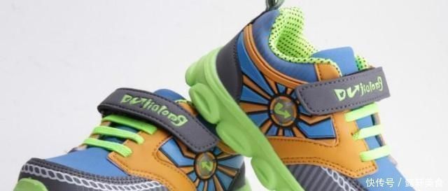 鞋子|别给孩子穿这4种鞋子，会伤害孩子的健康，特别是第一种，别大意