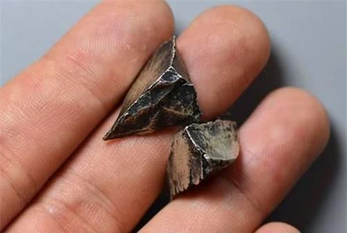 古代银子是怎样的?专家:表面布满污垢和牙印,别在被电视剧骗了